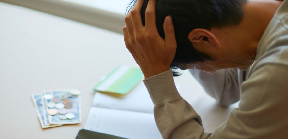 COUNSELING-ASSESSMENTS_SMART-CENTER_BLOG_ANXIETY-VS-STRESS_THUMBNAIL-1-scaled