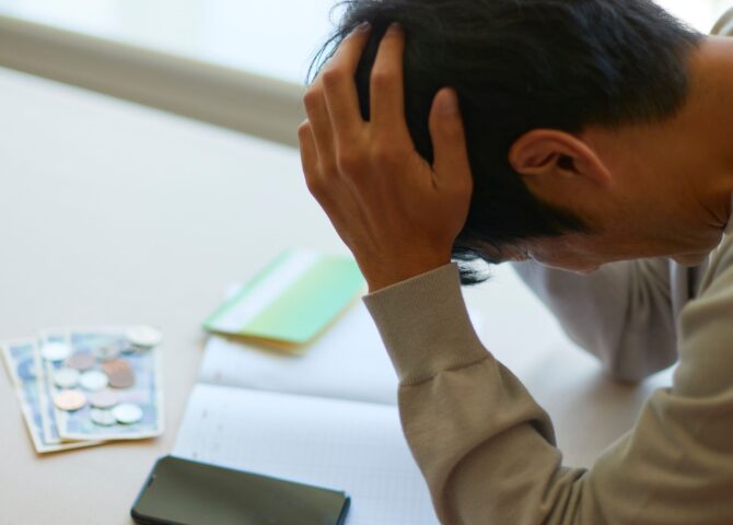 COUNSELING-ASSESSMENTS_SMART-CENTER_BLOG_ANXIETY-VS-STRESS_THUMBNAIL-1-scaled